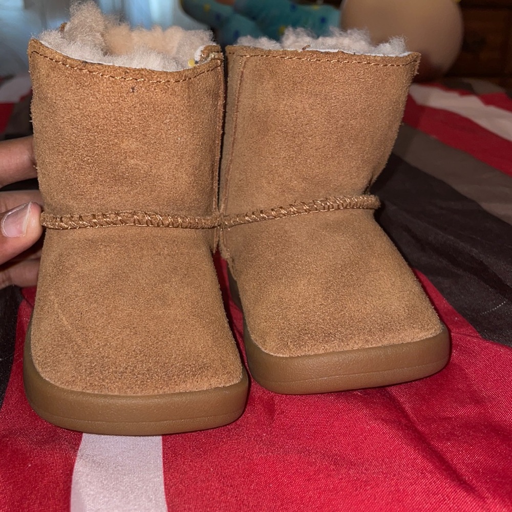 INFANT UGGS